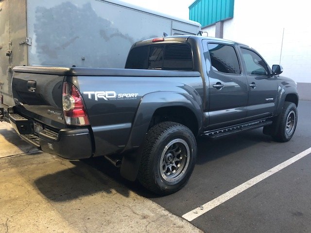 2015_Toyota_Tacoma_TRD_Sport_5.jpg