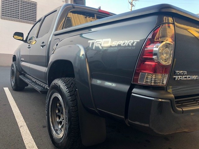 2015_Toyota_Tacoma_TRD_Sport_6.jpg