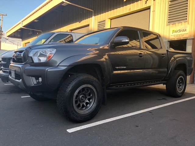 2015_Toyota_Tacoma_TRD_Sport_8.jpg