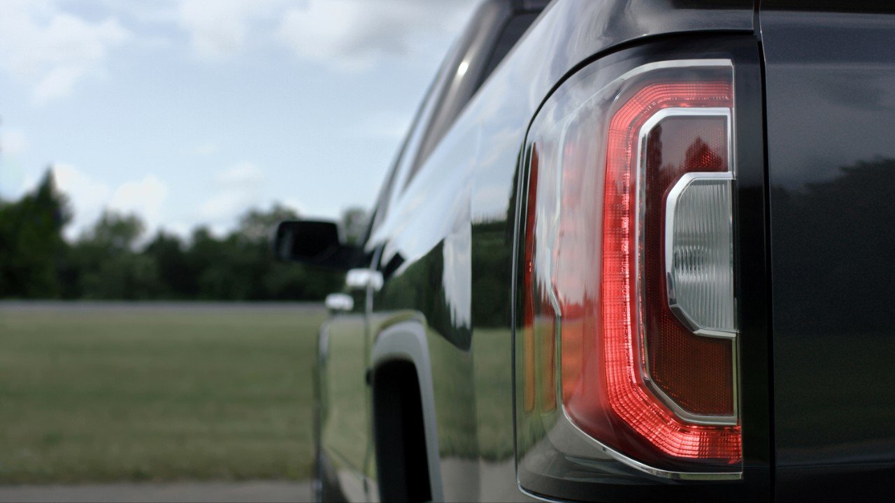2016-gmc-sierra-tail-light.jpg