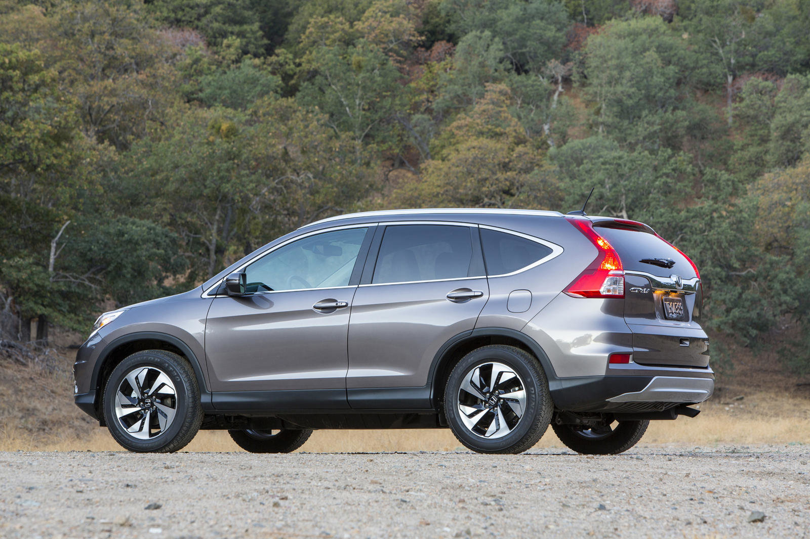 2016-honda-cr-v-rear-view-carbuzz-479531-1600.jpg