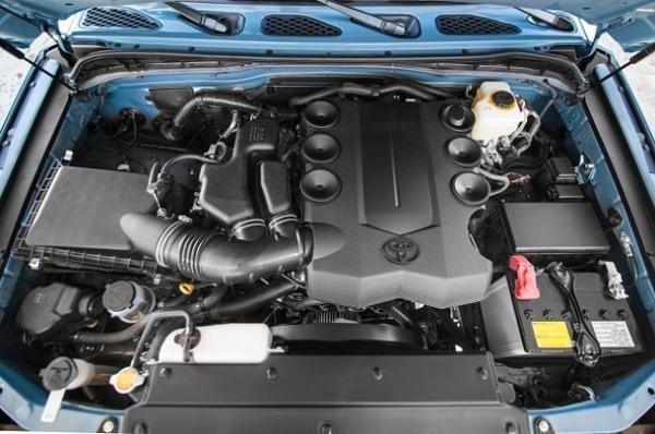 2016-Toyota-FJ-Cruiser-Engine.jpg