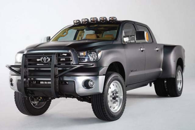 2016-Toyota-Hilux-front..jpg