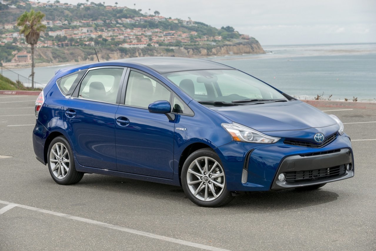 2016-toyota-prius-v_100529977_h.jpg