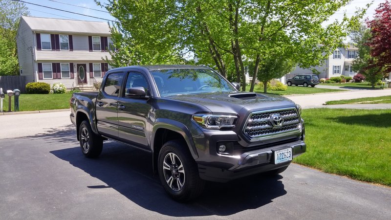 2016 Toyota Tacma TRD Sport.jpg