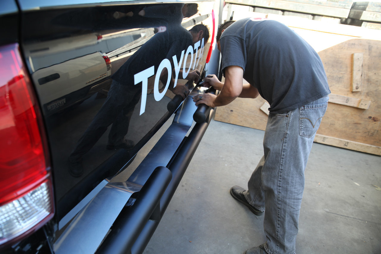 2016-Toyota-Tacoma-Back-to-the-Future-tr_677b54df5b87bcea18499b869687855b3a0e1cef.jpg