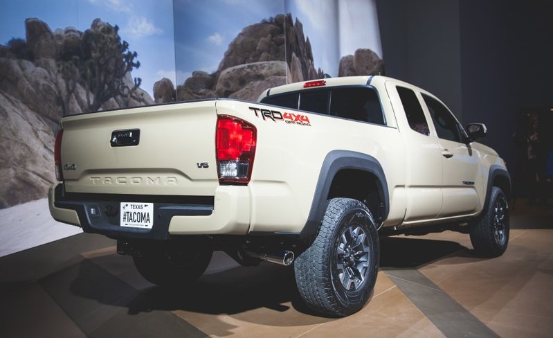 2016-Toyota-Tacoma-Crew-Cab-TRD-Off-Road-4x4-302-876x535.jpg