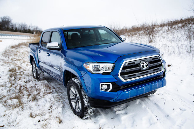 2016-toyota-tacoma-double-cab-limited-front-three-quarter-02.jpg