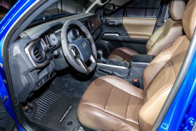 2016-toyota-tacoma-interior-02.jpg
