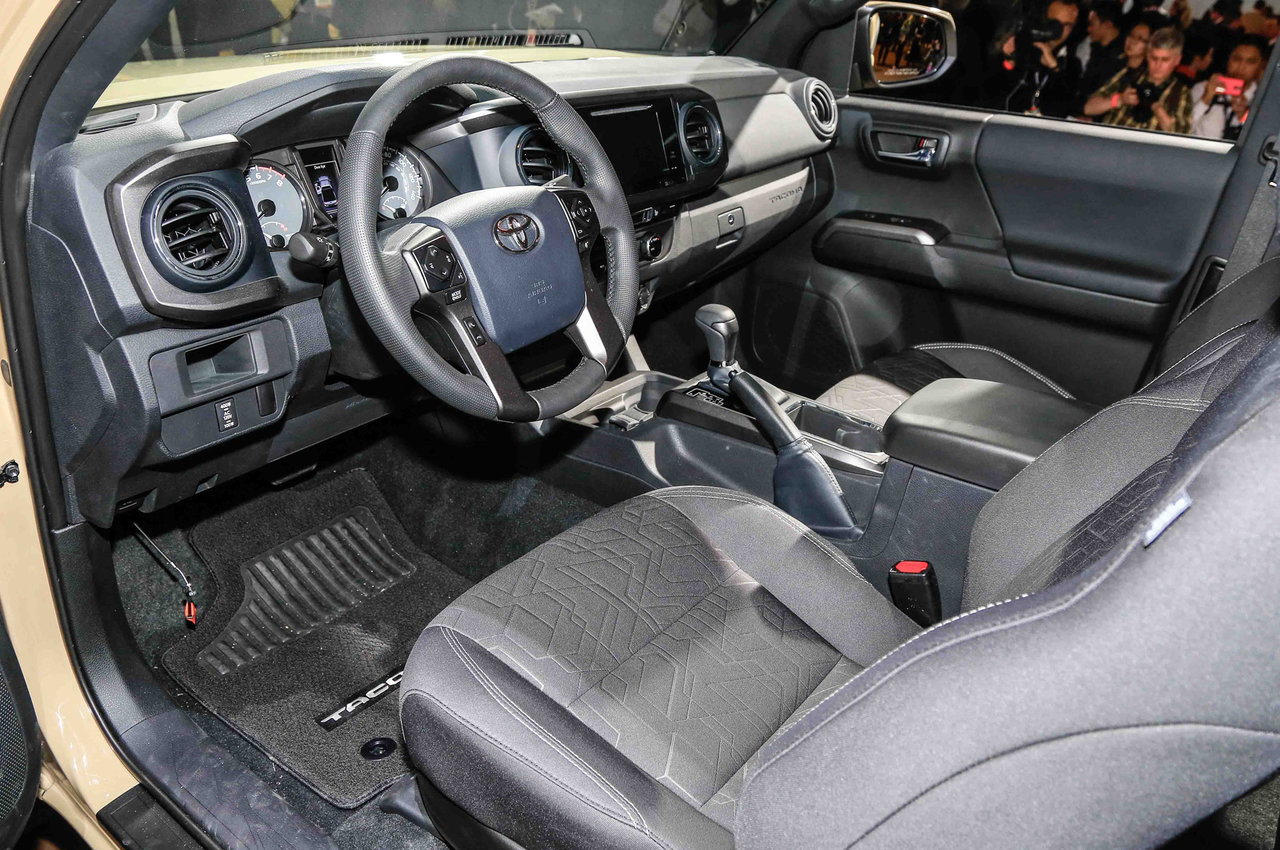 2016-Toyota-Tacoma-interior-view_23fe9a820b0c47779b959446a8629b019e4dfd6a.jpg