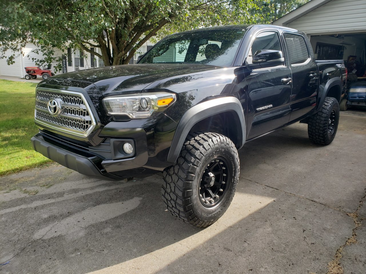 2016 Toyota Tacoma.jpg