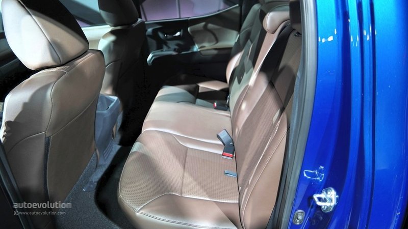 2016-toyota-tacoma-lands-at-detroit-auto-show-with-plasticky-interior-live-photos_39.jpg