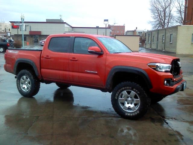 2016-Toyota-Tacoma-Lift01.jpg