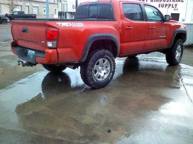 2016-Toyota-Tacoma-Lift04.jpg