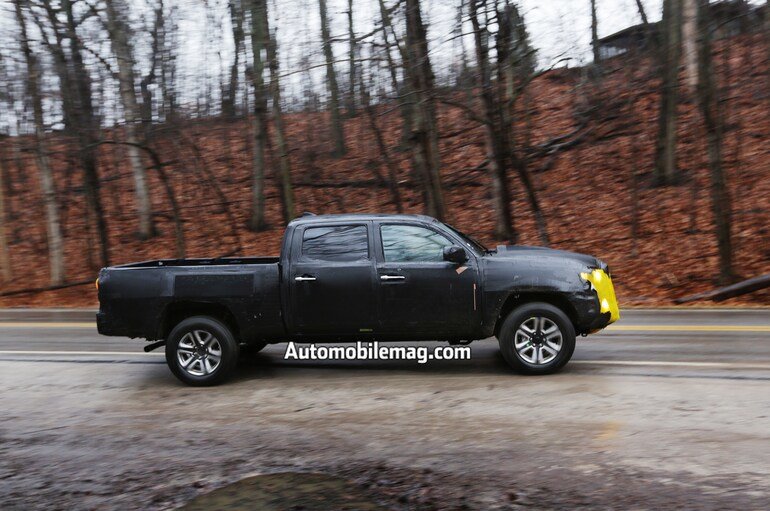 2016-toyota-tacoma-spied-4.jpg
