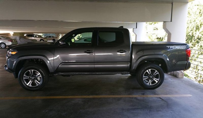 2016 Toyota Tacoma TRD Sport 4x4.jpg