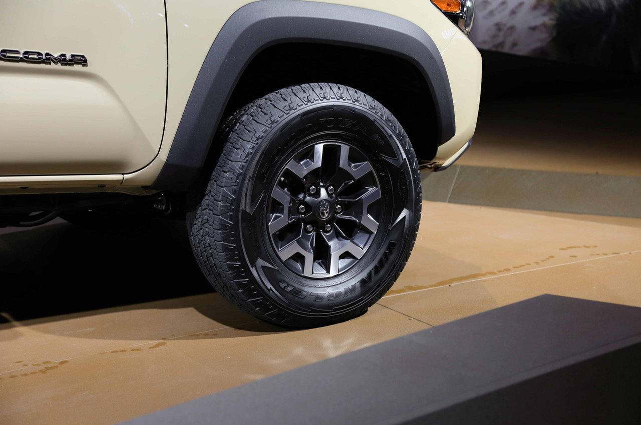 2016-Toyota-Tacoma-wheels_715714e045ae25c049902b8d0dbfa56535658490.jpg