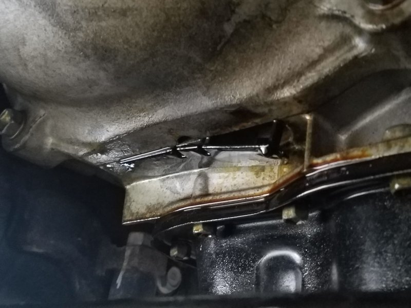 Rear main clearance seal leak symptoms