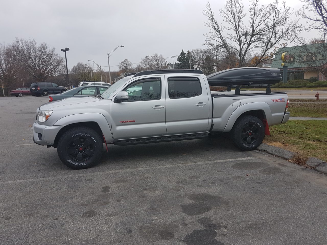 Bed cross bars for mounting a Yakima Rocketbox Thule cargo box