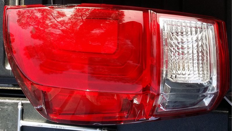 20161205_113551 Damaged Left Tail Light.jpg