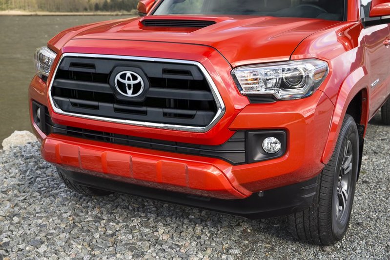 2016_Toyota_Tacoma-38_Black Grill.jpg