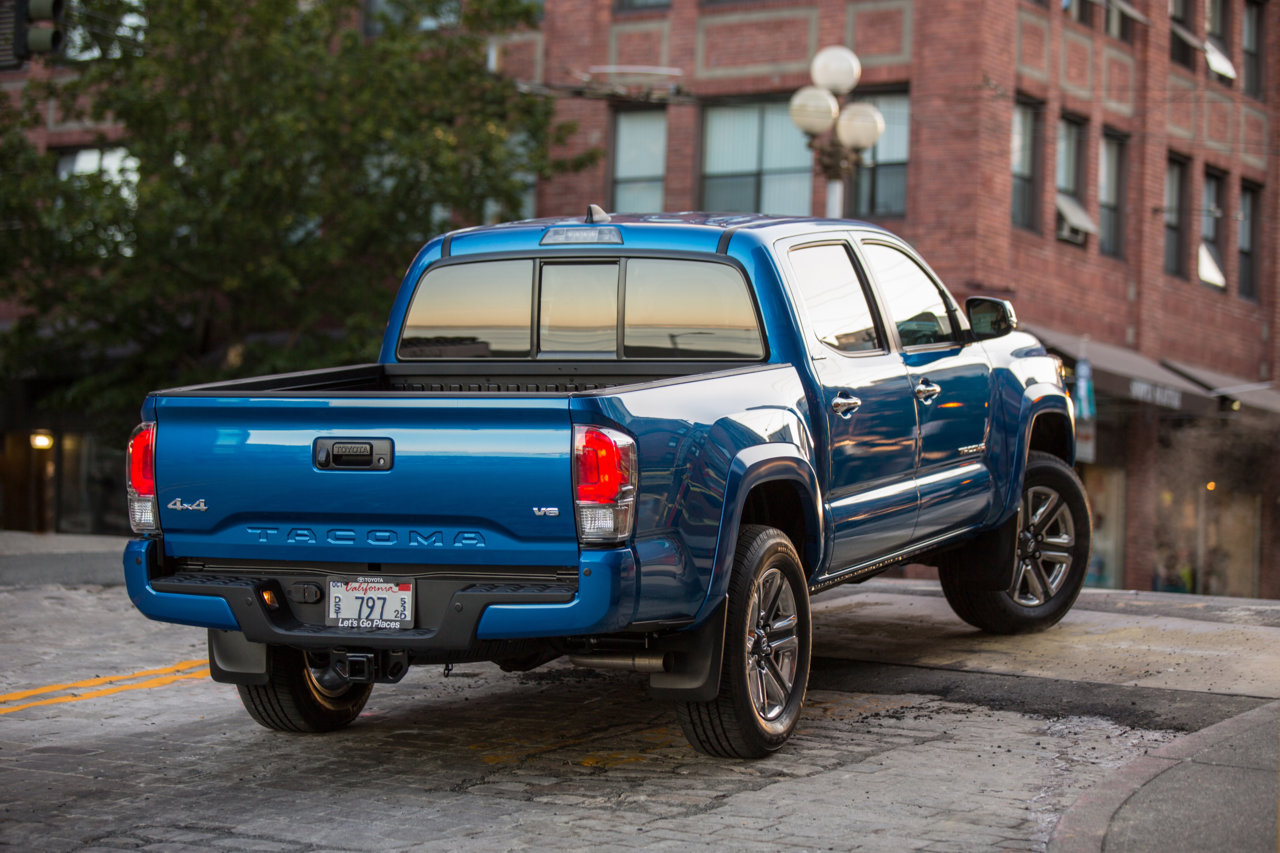 2016_Toyota_Tacoma_Ltd_07_09DE4D362BA0FF47C69EC1C31EAEAA38629DA804.jpg