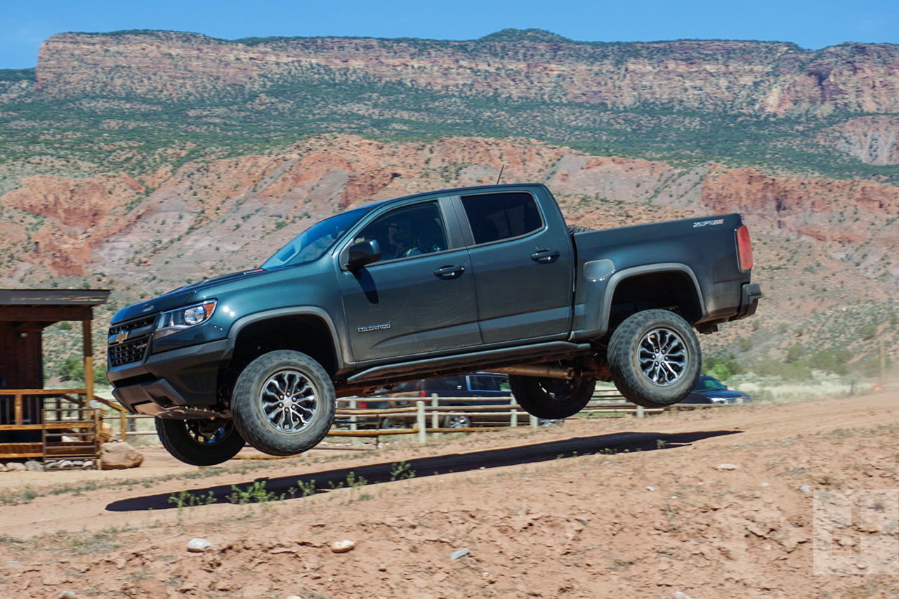 2017-chevrolet-colorado-zr2-4wd-2-2.jpg