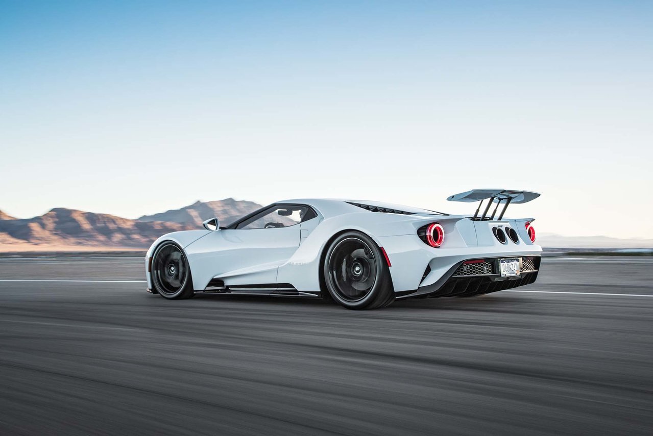 2017-Ford-GT-rear-three-quarter-in-motio_1a103499c681fe85c4ca71321f4010efa4c091df.jpg