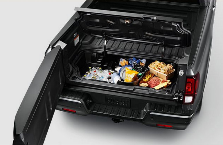 2017-honda-ridgeline-in-bed-trunk-B1_o.jpg