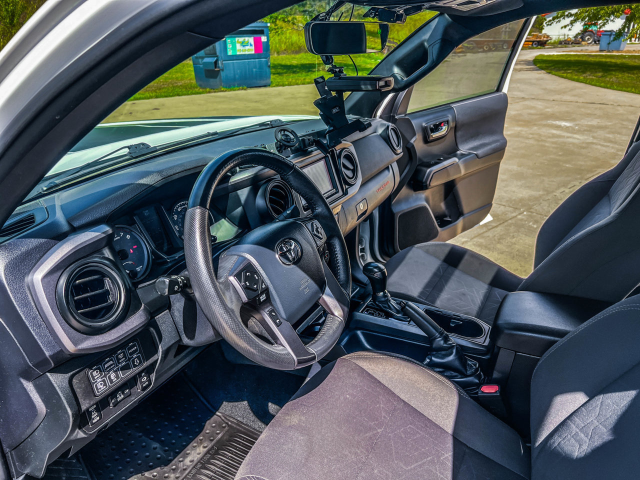 2017 Toyota Tacoma (57 of 68).jpg