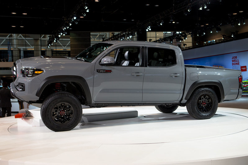 2017-Toyota-Tacoma-TRD-Pro-side-profile-02.jpg