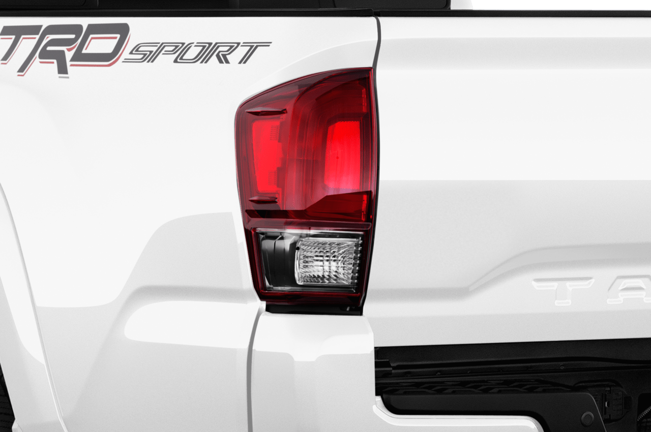 2017-toyota-tacoma-trd-sport-access-pick-up-taillight.png