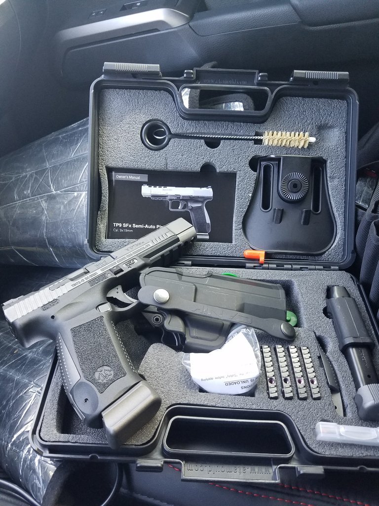 Canik TP9SFX. 