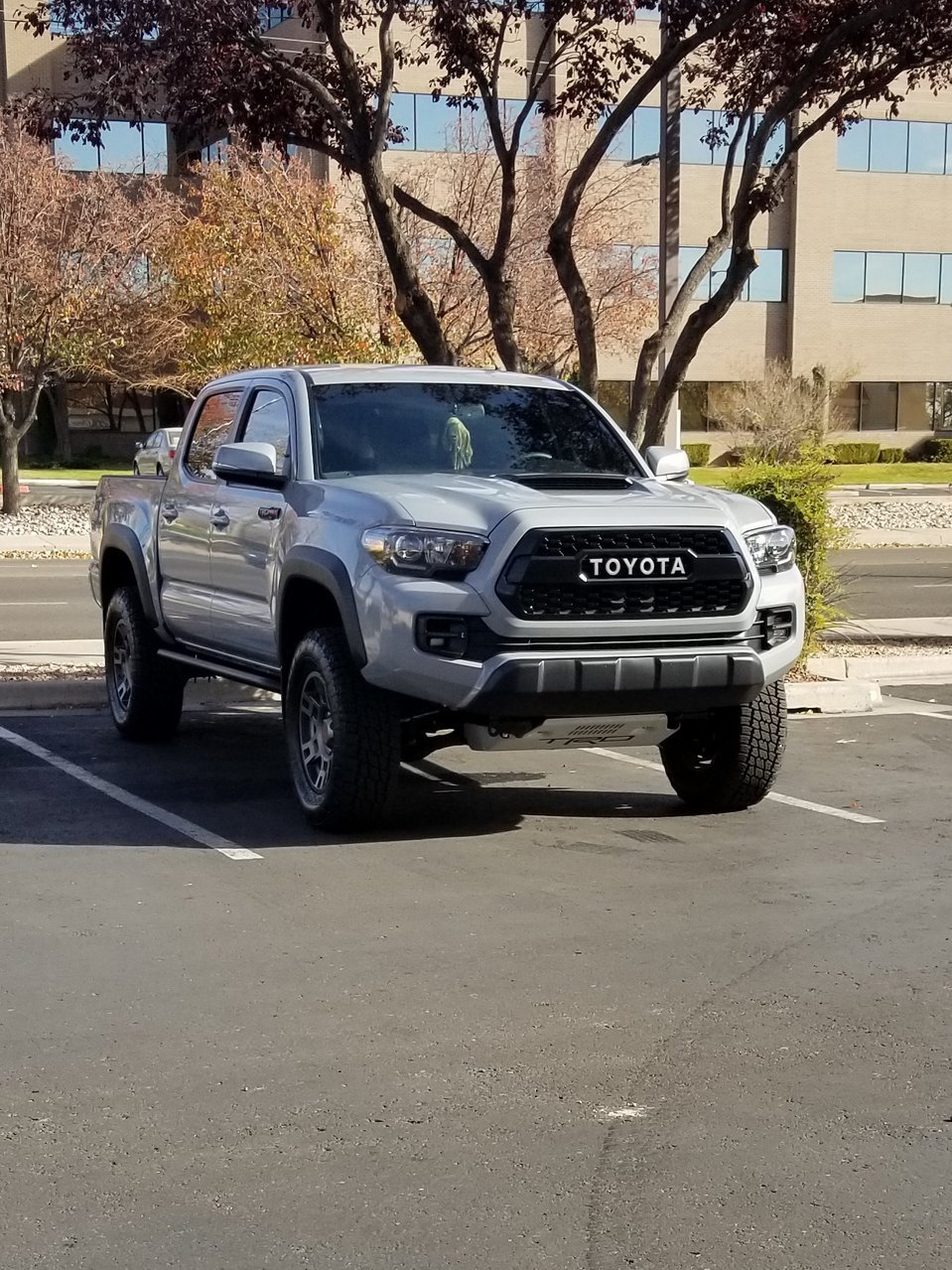 Any pics of a 2-2.5 inch lift with 265 70 17?? | Tacoma World