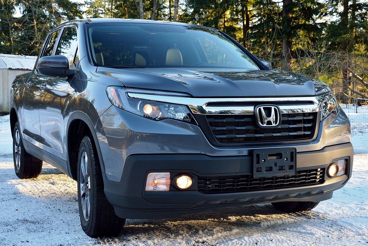 2017_Honda_Ridgeline_RTL-front-end.jpg