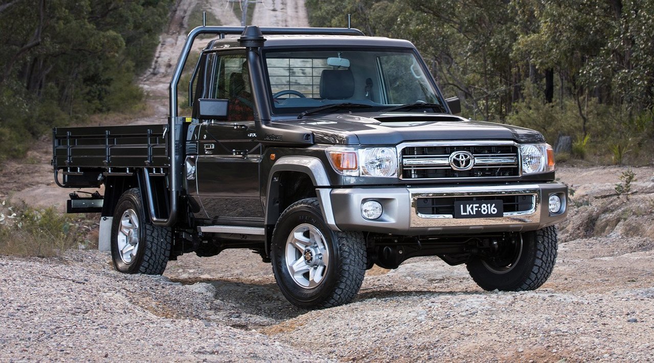 2017_toyota_landcruiser_70-series_03.jpg