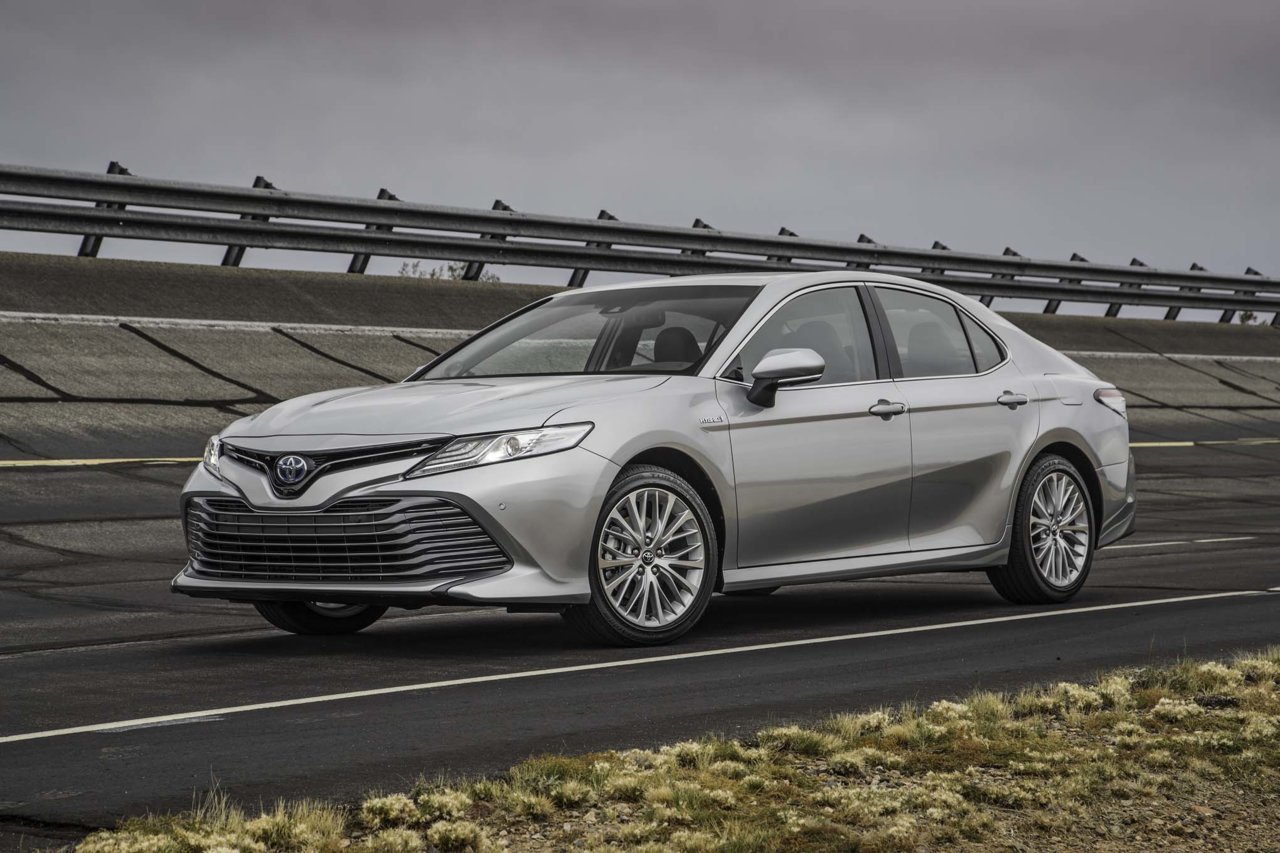 2018-Toyota-Camry-Hybrid-XLE.jpg