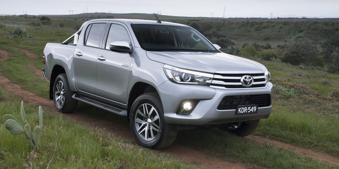 2018-toyota-hilux-27393_hr[1].jpg