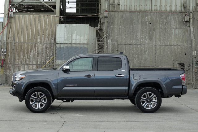 2018-toyota-tacoma_100655760_m.jpg