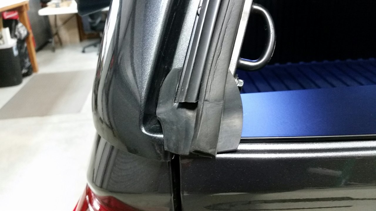 20181221 - ARE Z-series rubber moulding at base of side of window, tailgate closed, window open.jpg