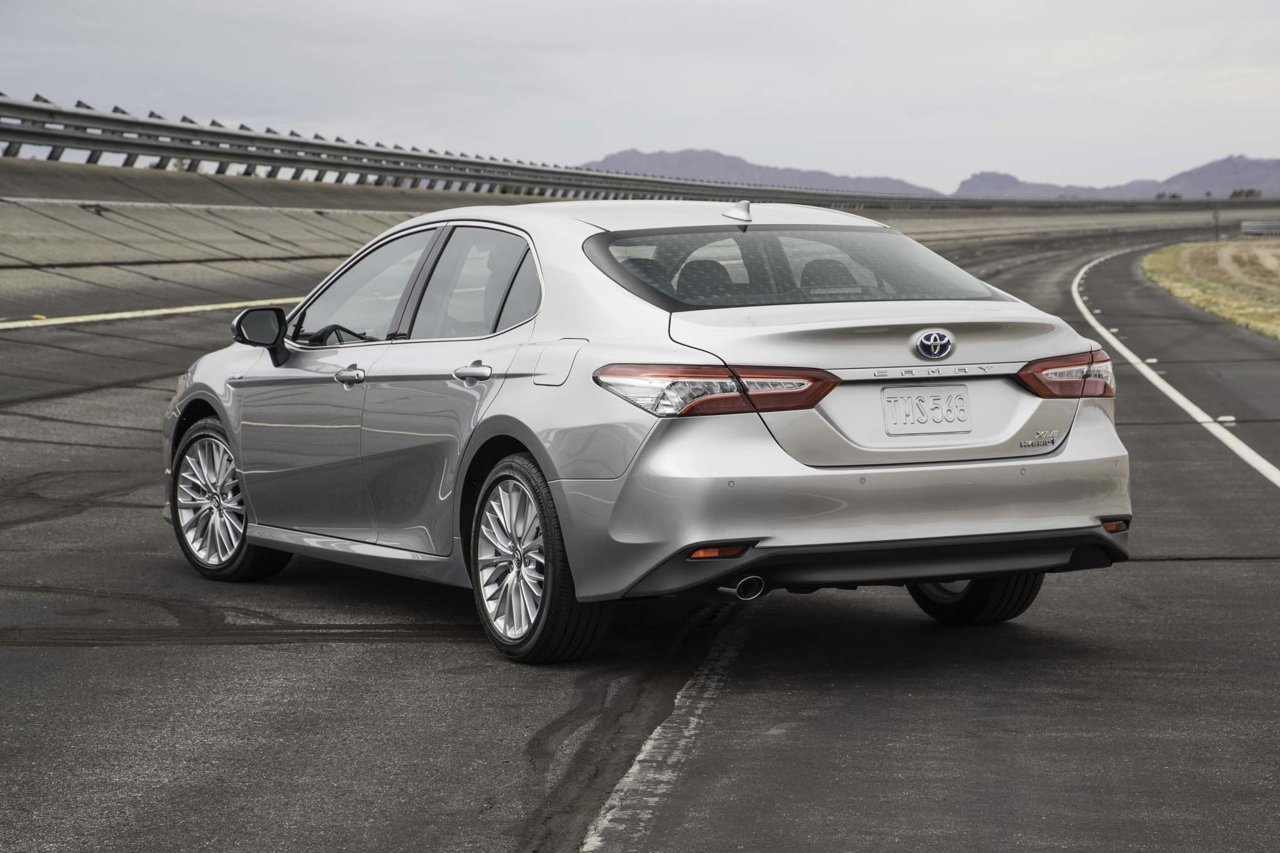2018_toyota_camry_hybrid_xle_rear_three_quarter_2adcce66c9da277801fc1fc3948959f3606056cf.jpg
