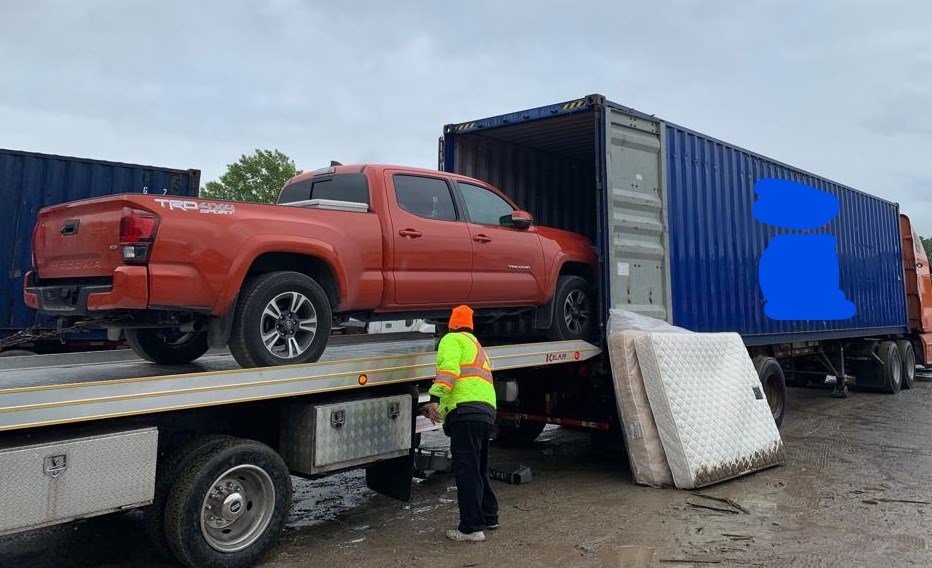 2019-10-02-stolen-vehicle-north-dundas3.jpg