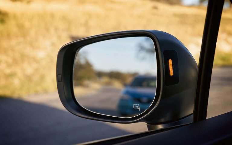 2019-Subaru-Crosstrek-Blind-Spot-Detection-indicator.jpg