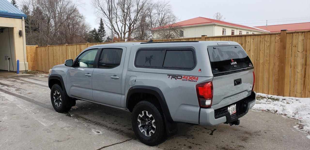 thule rack for leer truck cap