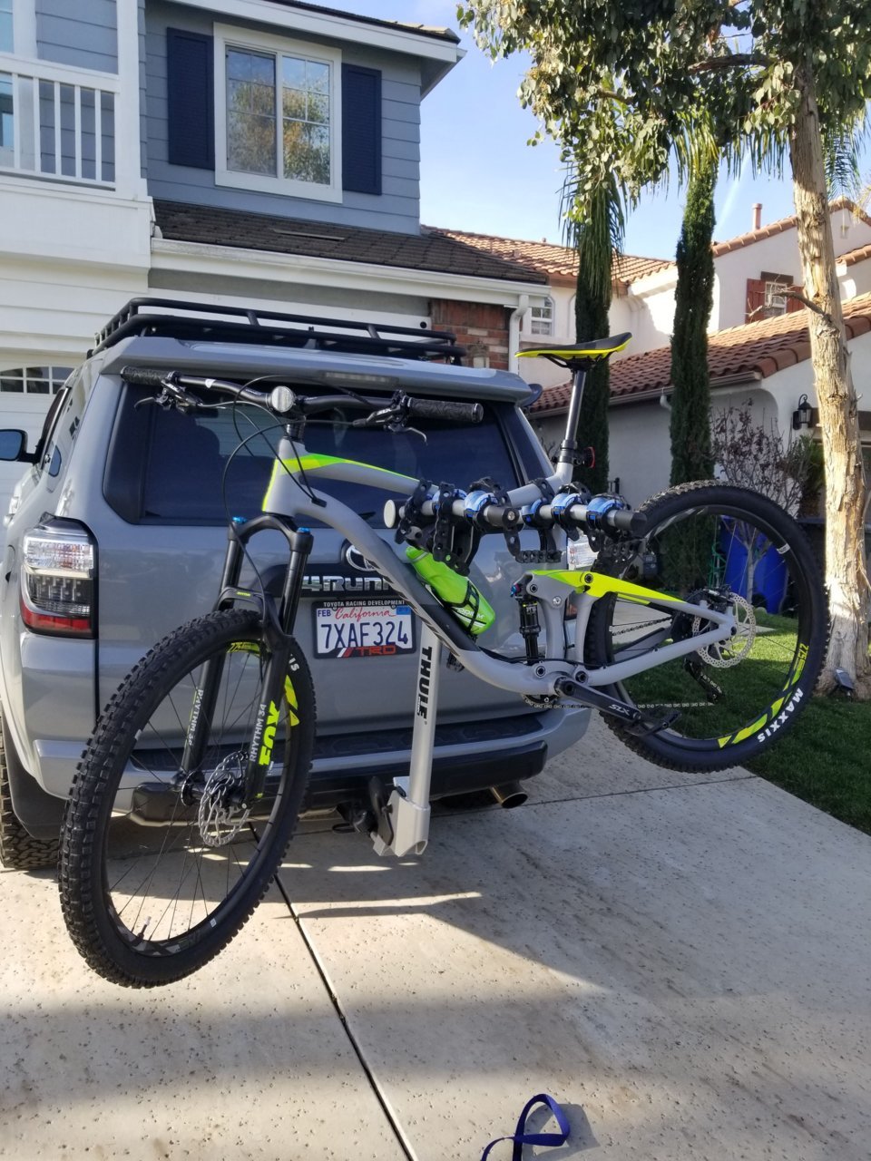 Thule helium aero on sale 3 bike rack