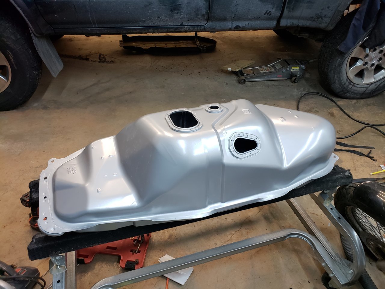 Evan-Fischer Aftermarket Fuel Tank Compatible With 2001 Toyota Tacoma Steel 18.5 gallons 70 liters 
