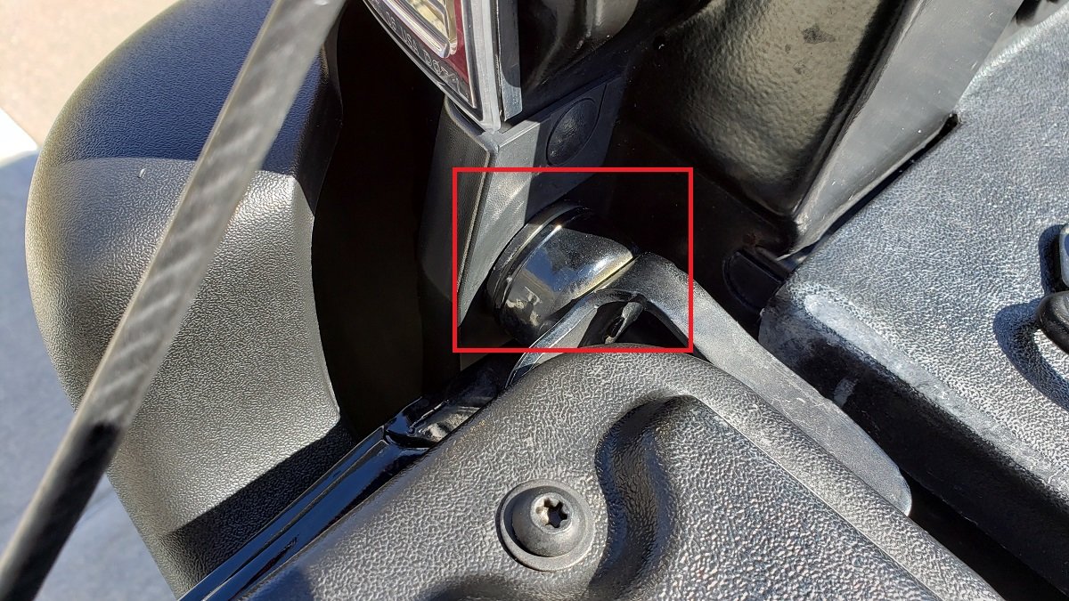 Tailgate Hinge - Is there a bushing missing? | Tacoma World