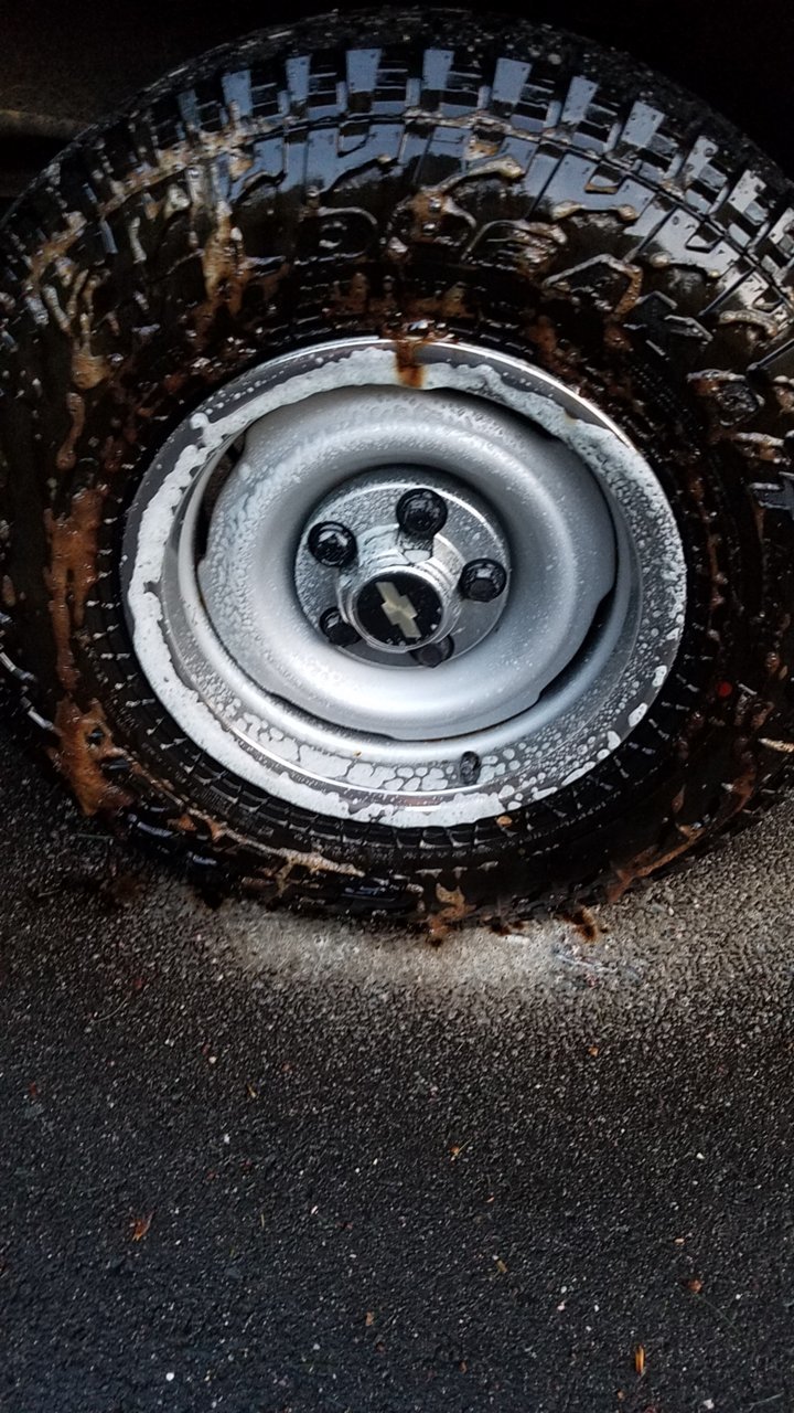 How to remove an old tire coating 