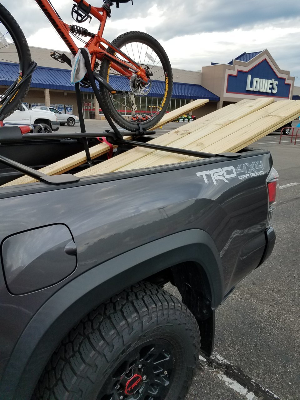 Yakima store bike bar