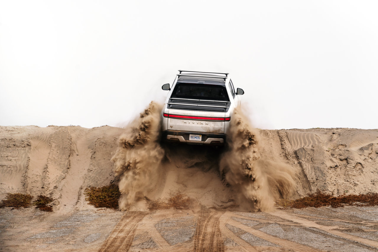 2019_11_102819_R1TWhite_SA_Sand_Action_Back_07770.jpg